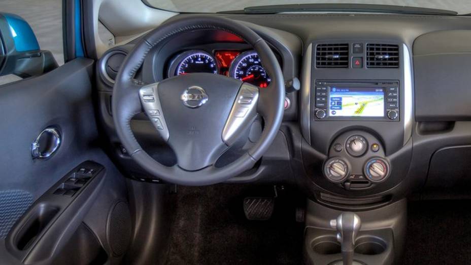 Vers&atilde;o S pode ser adquirida com c&acirc;mbio manual de cinco velocidades | <a href="https://gutenberg.quatrorodas.abril.com.br/saloes/detroit/2013/nissan-versa-note-731021.shtml" rel="migration">Leia mais</a>