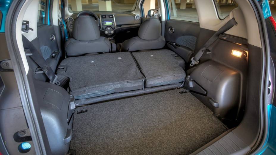 Hatch traz o sistema AroundView Monitor e NissanConnect (na vers&atilde;o SL) | <a href="https://gutenberg.quatrorodas.abril.com.br/saloes/detroit/2013/nissan-versa-note-731021.shtml" rel="migration">Leia mais</a>