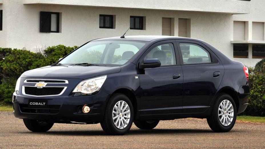 Chevrolet Cobalt. Vendas em janeiro de 2012: 5.906 / Vendas em janeiro de 2013: 4.959 / Crescimento: - 16% | <a href="https://gutenberg.quatrorodas.abril.com.br/noticias/mercado/vendas-caem-13-64-janeiro-732838.shtml" rel="migration">Leia mais</a>