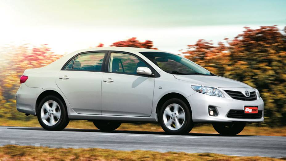 Toyota Corolla. Vendas em janeiro de 2012: 3.626 / Vendas em janeiro de 2013: 3.866 / Crescimento: 6,6% | <a href="https://gutenberg.quatrorodas.abril.com.br/noticias/mercado/vendas-caem-13-64-janeiro-732838.shtml" rel="migration">Leia mais</a>