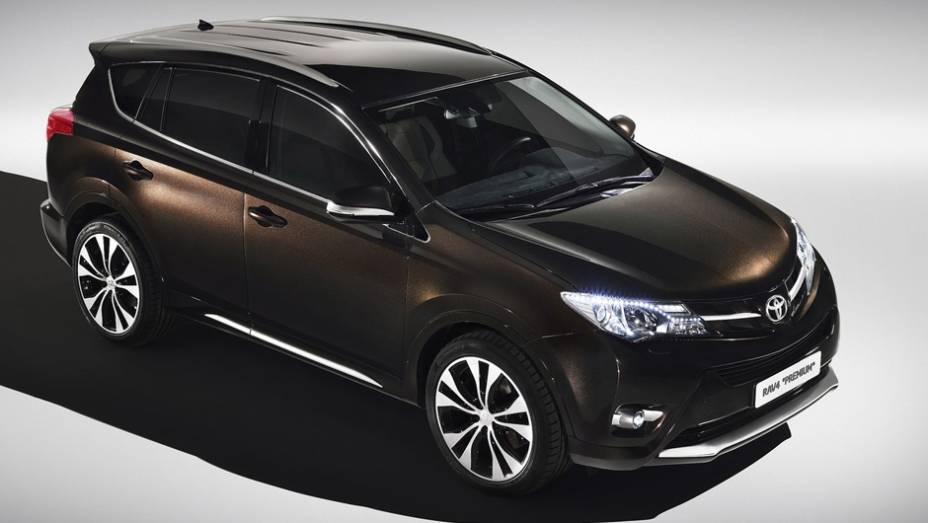 A nova geração do modelo tinha sido lançada no Salão de Los Angeles, em novembro de 2012 | <a href="%20https://gutenberg.quatrorodas.abril.com.br/saloes/genebra/2013/toyota-rav4-concepts-735322.shtml" rel="migration">Leia mais</a>