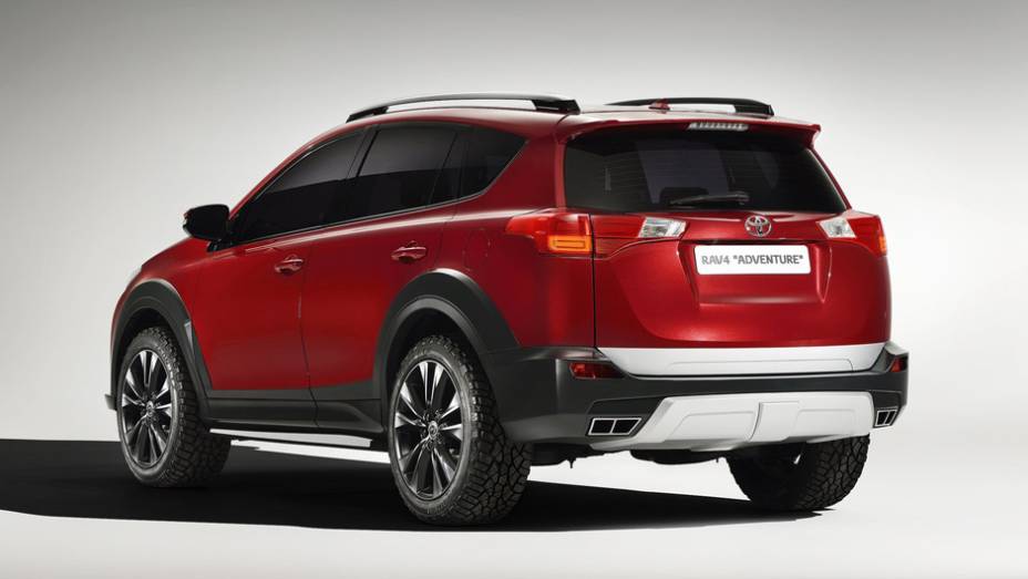 ...para-choques com novo desenho e escapamento duplo integrado | <a href="https://gutenberg.quatrorodas.abril.com.br/saloes/genebra/2013/toyota-rav4-concepts-735322.shtml" rel="migration">Leia mais</a>