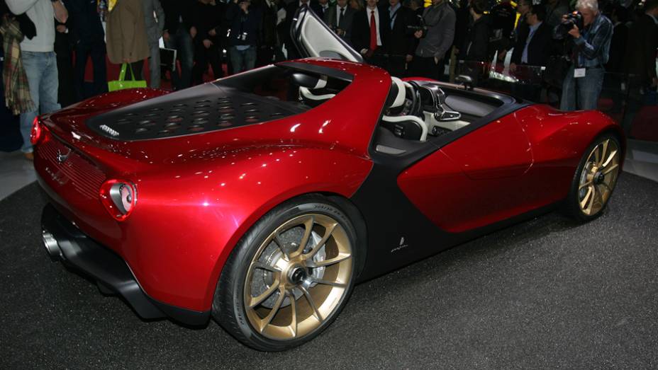 Pininfarina Ferrari Sergio | <a href="https://gutenberg.quatrorodas.abril.com.br/saloes/genebra/2013/pininfarina-sergio-concept-735126.shtml" rel="migration">Leia mais</a> | <a href="https://gutenberg.quatrorodas.abril.com.br/galerias/saloes/genebra/2013/salao-genebra-2013-parte-1-735307.shtm" rel="migration"></a>