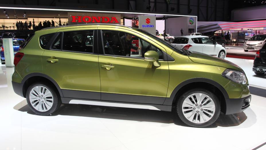 Suzuki SX4 | <a href="https://gutenberg.quatrorodas.abril.com.br/saloes/genebra/2013/suzuki-sx4-735279.shtml" rel="migration">Leia mais</a> | <a href="https://gutenberg.quatrorodas.abril.com.br/galerias/saloes/genebra/2013/salao-genebra-2013-parte-1-735307.shtml" rel="migration">Parte 1 dos destaques de Gene</a>