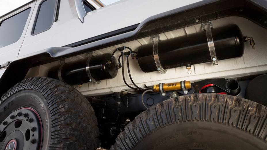 Mercedes G 63 AMG 6x6 - <a href="https://gutenberg.quatrorodas.abril.com.br/noticias/fabricantes/mercedes-benz-revela-classe-g-seis-rodas-734951.shtml" rel="migration">Leia mais</a>