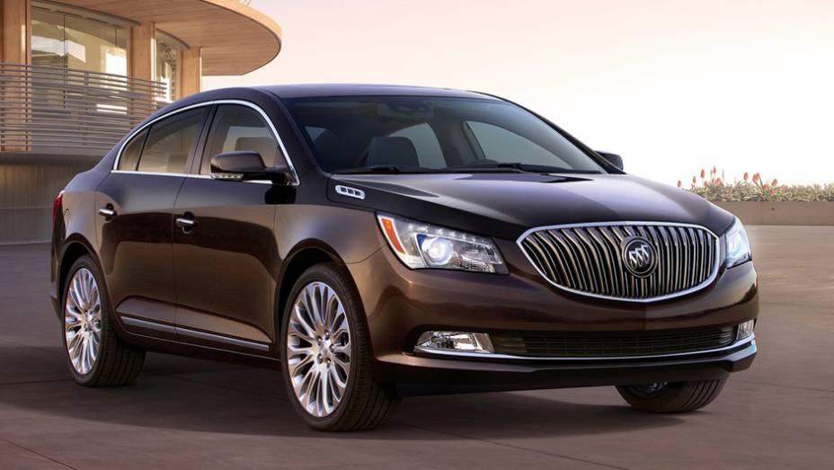 A Buick revelou o modelo 2014 do sedã LaCrosse, cuja apresentação ao público ocorre neste Salão de Nova Iorque | <a href="%20https://gutenberg.quatrorodas.abril.com.br/saloes/new-york/2013//buick-lacrosse-736992.shtml" rel="migration">Leia mais</a>