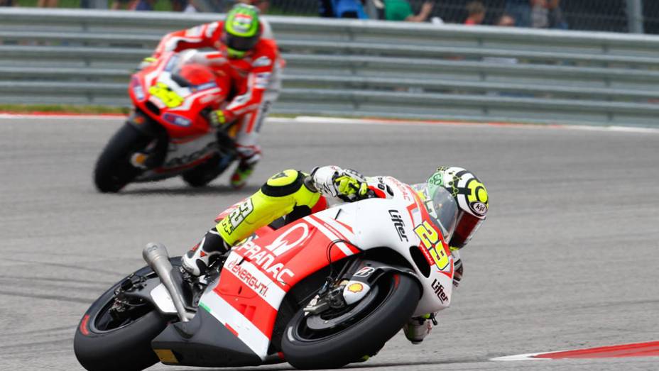 Um dos destaques da prova foi Andrea Iannone que fez sua melhor prova na categoria | <a href="https://gutenberg.quatrorodas.abril.com.br/moto/noticias/marquez-passeia-vence-gp-austin-motogp-779654.shtml" rel="migration">Leia mais</a>