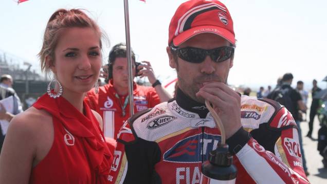 Veja como foram as corridas, que contaram com a presença de belas garotas! | <a href="https://gutenberg.quatrorodas.abril.com.br/moto/noticias/wsbk-chaz-davies-domina-aragon-738610.shtml" rel="migration">Leia mais</a> Veja como foram as corridas, que contaram com a presença de belas garotas! | <a href="https://gutenberg.quatrorodas.abril.com.br/moto/noticias/wsbk-chaz-davies-domina-aragon-738610.shtml" rel="migration">Leia mais</a>
