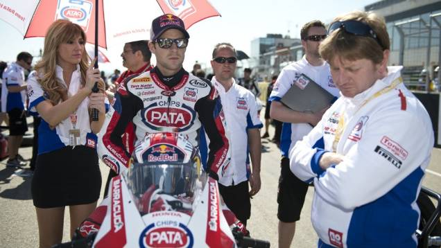 Veja como foram as corridas, que contaram com a presença de belas garotas! | <a href="https://gutenberg.quatrorodas.abril.com.br/moto/noticias/wsbk-chaz-davies-domina-aragon-738610.shtml" rel="migration">Leia mais</a> Veja como foram as corridas, que contaram com a presença de belas garotas! | <a href="https://gutenberg.quatrorodas.abril.com.br/moto/noticias/wsbk-chaz-davies-domina-aragon-738610.shtml" rel="migration">Leia mais</a>