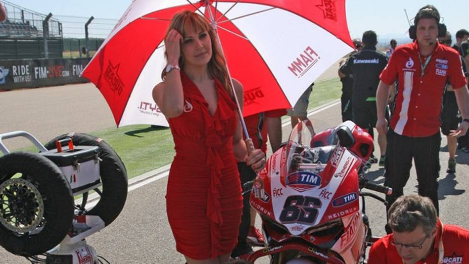 Veja como foram as corridas, que contaram com a presença de belas garotas! | <a href="https://gutenberg.quatrorodas.abril.com.br/moto/noticias/wsbk-chaz-davies-domina-aragon-738610.shtml" rel="migration">Leia mais</a>