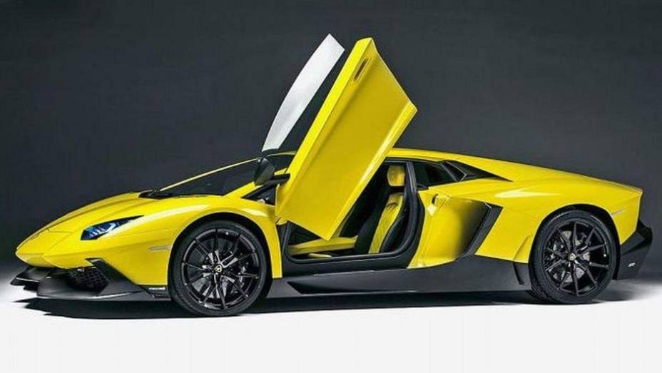 O diferencial do 50 Anniversario é um kit aerodinâmico especial | <a href="https://gutenberg.quatrorodas.abril.com.br/saloes/xangai/2013/lamborghini-aventador-lp720-4-50-anniversario-738879.shtml" rel="migration">Leia mais</a>