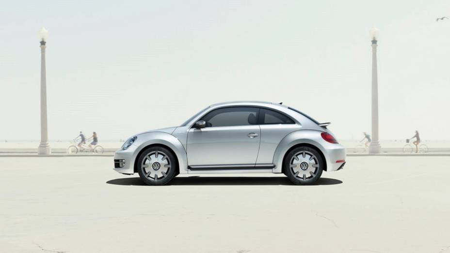 De acordo com a VW, este é o primeiro carro produzido pela marca totalmente integrado ao iPhone | <a href="%20https://gutenberg.quatrorodas.abril.com.br/saloes/xangai/2013/volkswagen-ibeetle-739065.shtml" rel="migration">Leia mais</a>