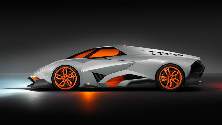 Design do carro-conceito "one-off" (única unidade produzida) foi elaborado por Walter da Silva | <a href="%20https://gutenberg.quatrorodas.abril.com.br/noticias/fabricantes/lamborghini-cria-egoista-concept-741099.shtml" rel="migration">Leia mais</a>