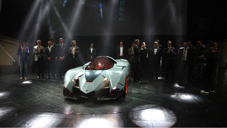 Lamborghini apresentou o carro-conceito Egoista | <a href="https://gutenberg.quatrorodas.abril.com.br/noticias/fabricantes/lamborghini-cria-egoista-concept-741099.shtml" rel="migration">Leia mais</a>