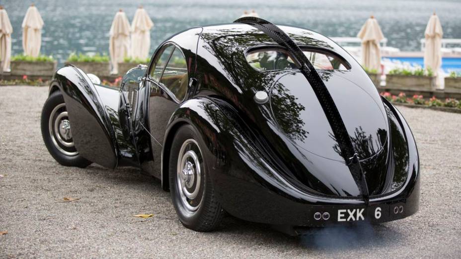 O Bugatti 57SC foi apresentado aos convidados pelo próprio Ralph Lauren e venceu na opinião do público e dos jurados | <a href="%20https://gutenberg.quatrorodas.abril.com.br/noticias/fabricantes/bugatti-1938-ralph-lauren-vence-concurso-elegancia-742534.shtml" rel="migration">Leia mai</a>