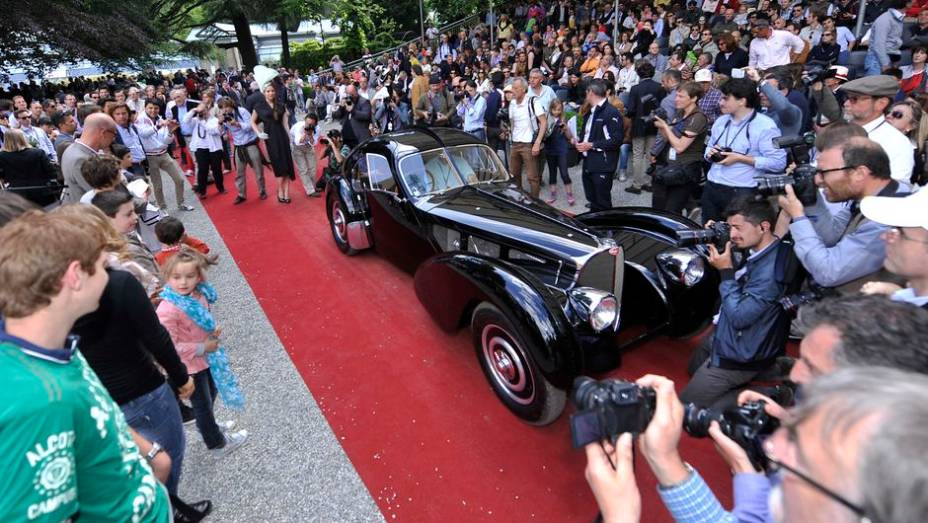 Bugatti 57SC 1938 | <a href="https://gutenberg.quatrorodas.abril.com.br/noticias/fabricantes/bugatti-1938-ralph-lauren-vence-concurso-elegancia-742534.shtml" rel="migration">Leia mais</a>