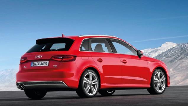 A outra é a 1.8, de 180 cv e 25,5 kgfm, capaz de ir de 0 a 100 km/h em 7,3s e chegar à máxima de 232 km/h | <a href="%20https://gutenberg.quatrorodas.abril.com.br/noticias/fabricantes/audi-confirma-a3-sportback-brasil-junho-742734.shtml" rel="migration">Leia mais</a> A outra é a 1.8, de 180 cv e 25,5 kgfm, capaz de ir de 0 a 100 km/h em 7,3s e chegar à máxima de 232 km/h | <a href="%20https://gutenberg.quatrorodas.abril.com.br/noticias/fabricantes/audi-confirma-a3-sportback-brasil-junho-742734.shtml" rel="migration">Leia mais</a>