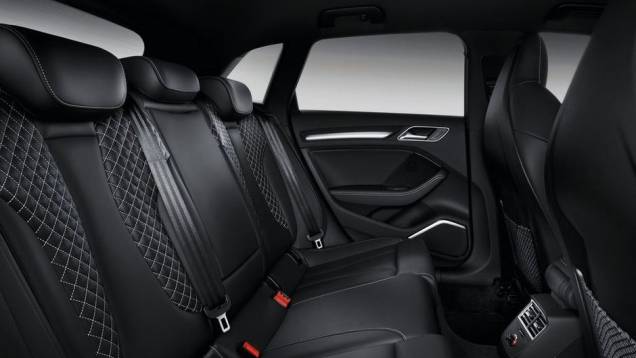 Estão disponíveis 12 cores de carroceria e duas opções de revestimento interno (preto e prata) | <a href="https://gutenberg.quatrorodas.abril.com.br/noticias/fabricantes/audi-confirma-a3-sportback-brasil-junho-742734.shtml" rel="migration">Leia mais</a> Estão disponíveis 12 cores de carroceria e duas opções de revestimento interno (preto e prata) | <a href="https://gutenberg.quatrorodas.abril.com.br/noticias/fabricantes/audi-confirma-a3-sportback-brasil-junho-742734.shtml" rel="migration">Leia mais</a>