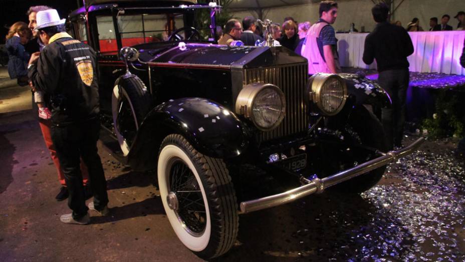 Rolls-Royce 1928 | <a href="https://gutenberg.quatrorodas.abril.com.br/noticias/classicos//encontro-paulista-autos-antigos-movimenta-aguas-lindoia-feriado-742932.shtml" rel="migration">Leia mais</a>