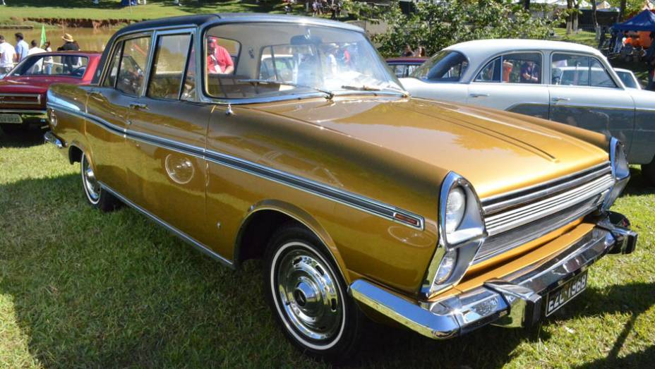 Chrysler Esplanada 1968 | <a href="https://gutenberg.quatrorodas.abril.com.br/noticias/classicos//encontro-paulista-autos-antigos-movimenta-aguas-lindoia-feriado-742932.shtml" rel="migration">Leia mais</a>