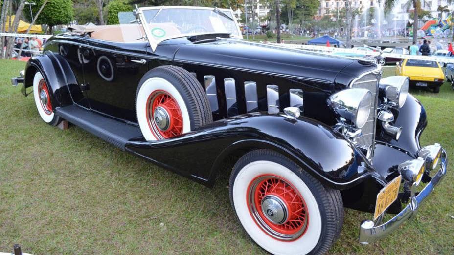 Buick Roadster 1935 | <a href="https://gutenberg.quatrorodas.abril.com.br/noticias/classicos//encontro-paulista-autos-antigos-movimenta-aguas-lindoia-feriado-742932.shtml" rel="migration">Leia mais</a>