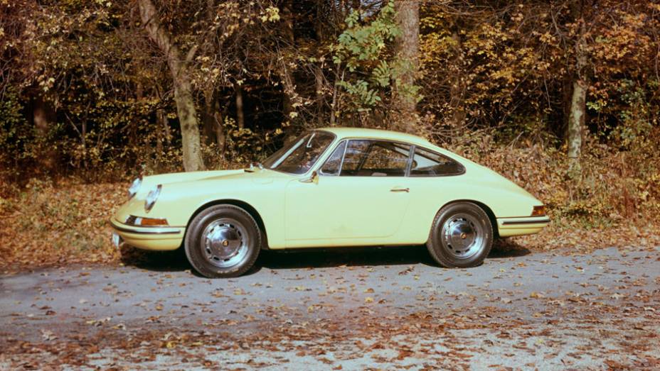 901 1963 - O estilo já clássico do 356 modernizado no esportivo que quase se chamou 901 | <a href="%20https://gutenberg.quatrorodas.abril.com.br/reportagens/classicos/porsche-911-50-anos-748361.shtml" rel="migration">Leia mais</a>