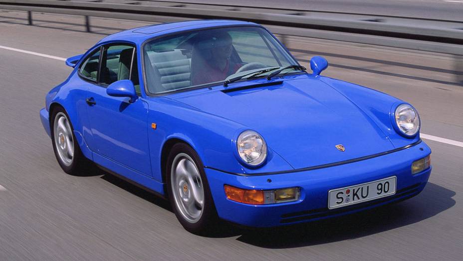 911 Carrera 2.4 3.6 1988 (964) - Ao reconhecer apenas os novos para-choques envolventes, é difícil prever que 85% das peças eram novas também na nova geração | <a href="%20https://gutenberg.quatrorodas.abril.com.br/reportagens/classicos/porsche-911-50-anos-748361.shtm" rel="migration"></a>