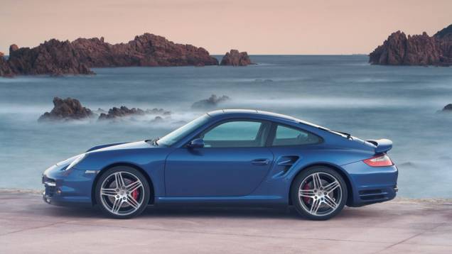 911 Turbo 2006 (997) - O perfil clássico do 911 se mantinha praticamente intacto | <a href="https://gutenberg.quatrorodas.abril.com.br/reportagens/classicos/porsche-911-50-anos-748361.shtml" rel="migration">Leia mais</a> 911 Turbo 2006 (997) - O perfil clássico do 911 se mantinha praticamente intacto | <a href="https://gutenberg.quatrorodas.abril.com.br/reportagens/classicos/porsche-911-50-anos-748361.shtml" rel="migration">Leia mais</a>