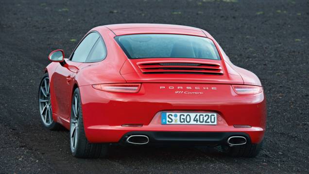 911 Carrera 2012 (991) - As lanternas bem mais finas sao uma clara distinção em relação à geração anterior | <a href="%20https://gutenberg.quatrorodas.abril.com.br/reportagens/classicos/porsche-911-50-anos-748361.shtml" rel="migration">Leia mais</a> 911 Carrera 2012 (991) - As lanternas bem mais finas sao uma clara distinção em relação à geração anterior | <a href="%20https://gutenberg.quatrorodas.abril.com.br/reportagens/classicos/porsche-911-50-anos-748361.shtml" rel="migration">Leia mais</a>
