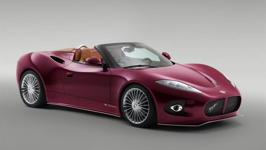 A Spyker mostrou o B6 Venator Spyder Concept em Pebble Beach | <a href="https://gutenberg.quatrorodas.abril.com.br/noticias/fabricantes/conceito-spyker-b6-venator-spyder-mostrado-pebble-beach-750325.shtml" rel="migration">Leia mais!</a>