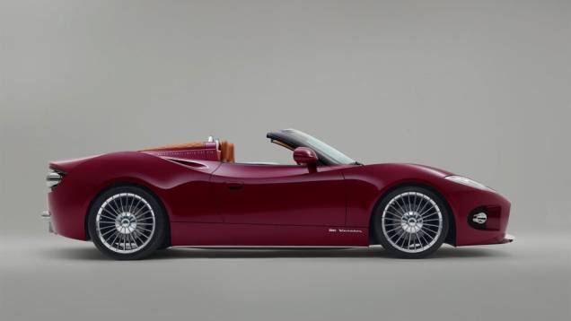 Modelo, equipado com um motor V6 de 380 cavalos, deve entrar em produção no final do próximo ano | <a href="https://gutenberg.quatrorodas.abril.com.br/noticias/fabricantes/conceito-spyker-b6-venator-spyder-mostrado-pebble-beach-750325.shtml" rel="migration">Leia mais!</a> Modelo, equipado com um motor V6 de 380 cavalos, deve entrar em produção no final do próximo ano | <a href="https://gutenberg.quatrorodas.abril.com.br/noticias/fabricantes/conceito-spyker-b6-venator-spyder-mostrado-pebble-beach-750325.shtml" rel="migration">Leia mais!</a>