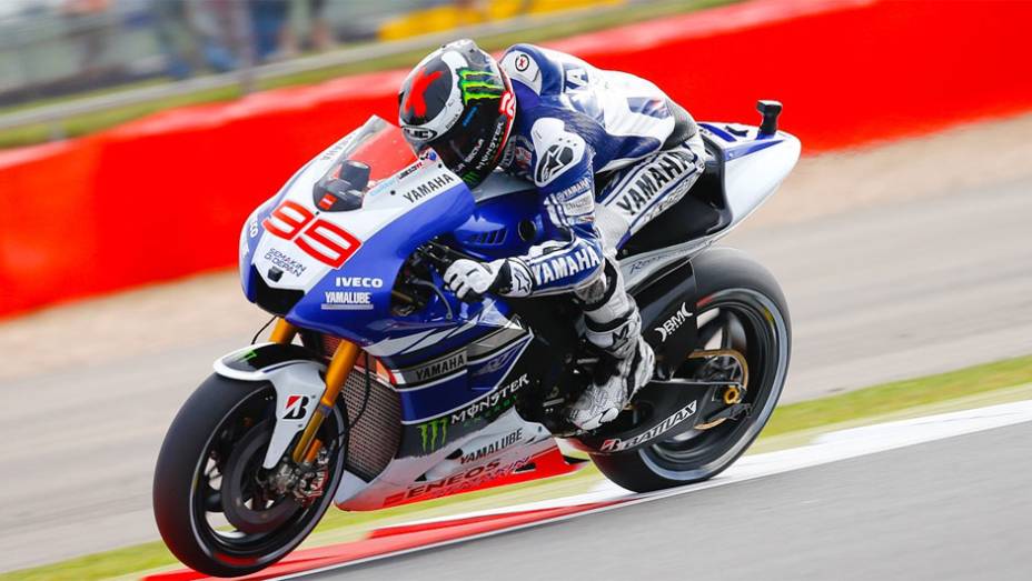 Jorge Lorenzo ficou em segundo neste sábado (31) | <a href="https://gutenberg.quatrorodas.abril.com.br/moto/noticias/motogp-marquez-garante-pole-silverstone-751994.shtml" rel="migration">Leia mais</a>