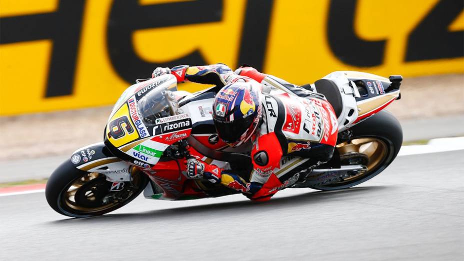 O alemão Stefan Bradl ficou com o quarto melhor tempo | <a href="https://gutenberg.quatrorodas.abril.com.br/moto/noticias/motogp-marquez-garante-pole-silverstone-751994.shtml" rel="migration">Leia mais</a>