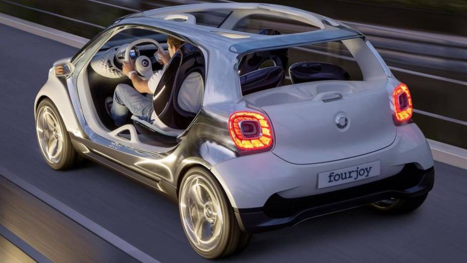 O carro em questão é o smart ForJoy concept, carro-conceito com características inovadoras e que antecipa as próximas gerações de ForTwo e ForFour | <a href="https://gutenberg.quatrorodas.abril.com.br/saloes/frankfurt/2013/smart-forjoy-concept-752336.shtml" rel="migration">Leia mai</a>