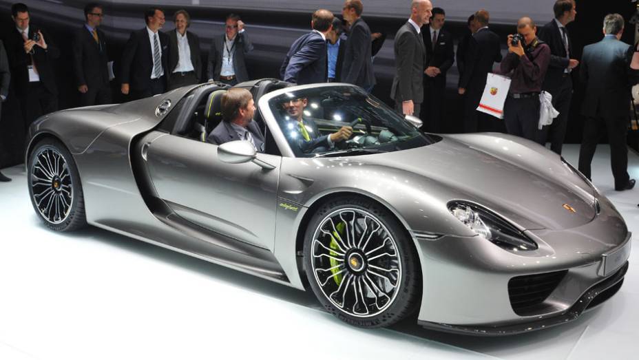 Porsche 918 Spyder | <a href="https://gutenberg.quatrorodas.abril.com.br/saloes/frankfurt/2013/porsche-918-spyder-752208.shtml" rel="migration">Leia mais</a>