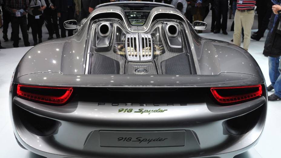 Porsche 918 Spyder | <a href="https://gutenberg.quatrorodas.abril.com.br/saloes/frankfurt/2013/porsche-918-spyder-752208.shtml" rel="migration">Leia mais</a>