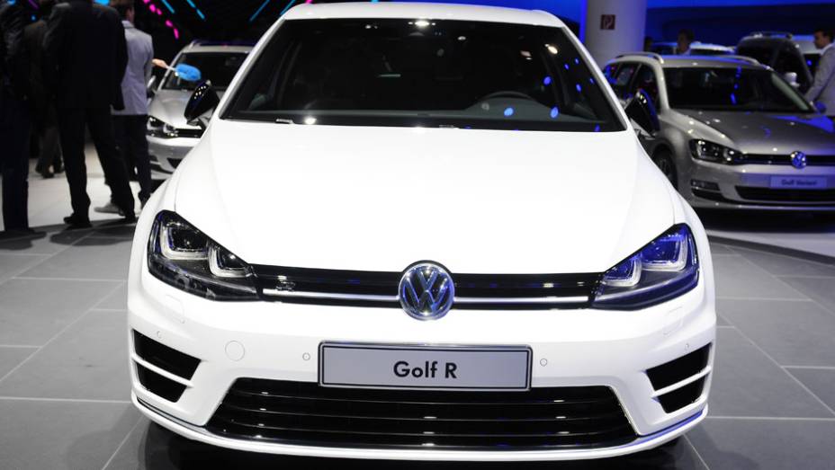 VW Golf R | <a href="https://gutenberg.quatrorodas.abril.com.br/saloes/frankfurt/2013/volkswagen-golf-r-752207.shtml" rel="migration">Leia mais</a>