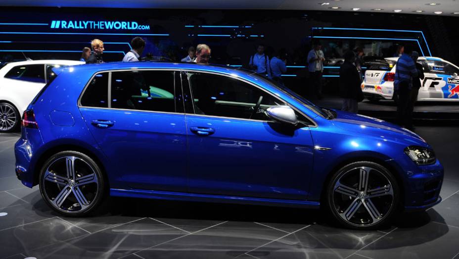 VW Golf R | <a href="https://gutenberg.quatrorodas.abril.com.br/saloes/frankfurt/2013/volkswagen-golf-r-752207.shtml" rel="migration">Leia mais</a>