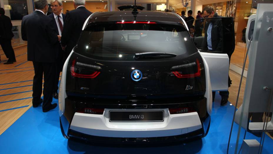 BMW i3 | <a href="https://gutenberg.quatrorodas.abril.com.br/saloes/frankfurt/2013/bmw-i3-753151.shtml" rel="migration">Leia mais</a>