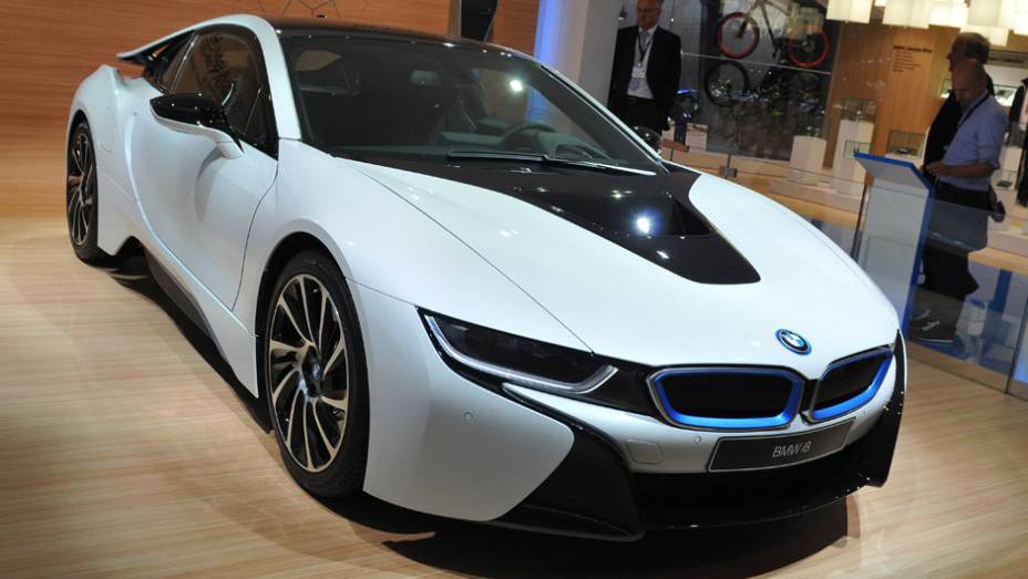 BMW i8 | <a href="https://gutenberg.quatrorodas.abril.com.br/saloes/frankfurt/2013/bmw-i8-752136.shtml" rel="migration">Leia mais</a>