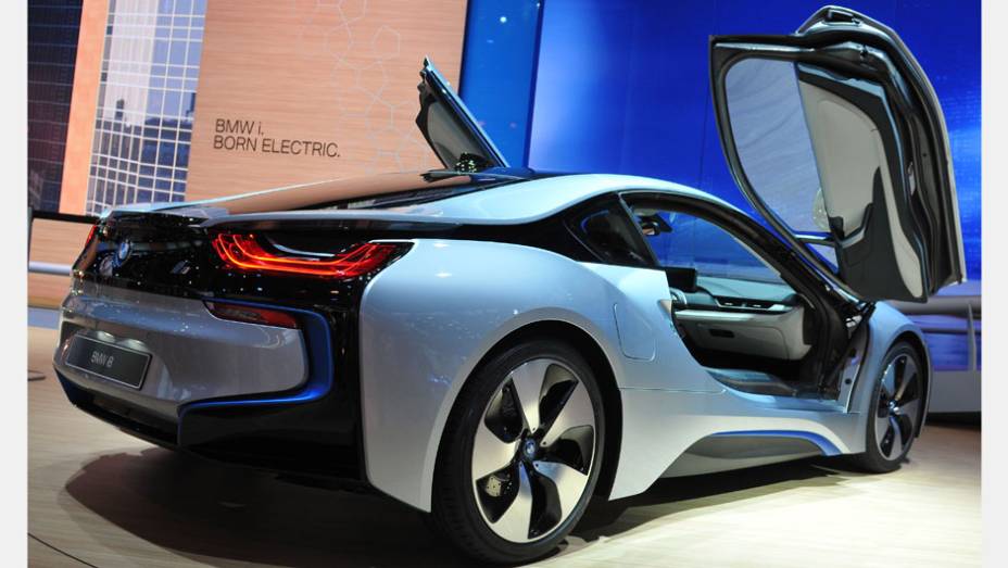 BMW i8 | <a href="https://gutenberg.quatrorodas.abril.com.br/saloes/frankfurt/2013/bmw-i8-752136.shtml" rel="migration">Leia mais</a>