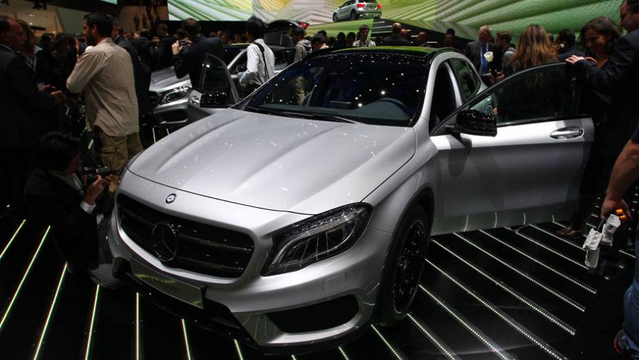 Mercedes-Benz GLA | <a href="https://gutenberg.quatrorodas.abril.com.br/saloes/frankfurt/2013/mercedes-benz-gla-752127.shtml" rel="migration">Leia mais</a>