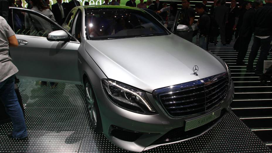 Mercedes-Benz S63 AMG | <a href="https://gutenberg.quatrorodas.abril.com.br/saloes/frankfurt/2013/mercedes-benz-s63-amg-751703.shtml" rel="migration">Leia mais</a>