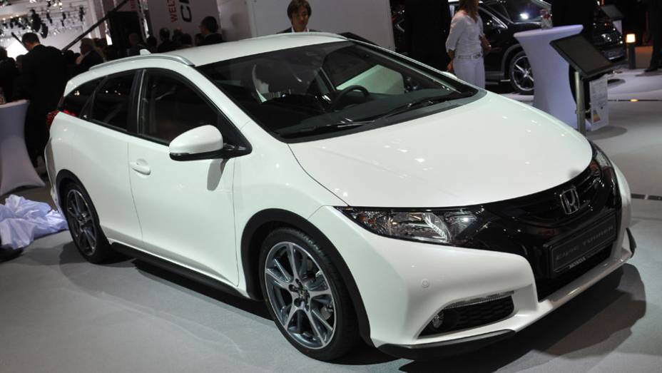 Honda Civic Tourer | <a href="https://gutenberg.quatrorodas.abril.com.br/saloes/frankfurt/2013/honda-civic-tourer-751715.shtml" rel="migration">Leia mais</a> | <a href="https://gutenberg.quatrorodas.abril.com.br/galerias/saloes/frankfurt/2013/direto-frankfurt-2013-1-753497.shtml" rel="migration">Direto de Fr</a>