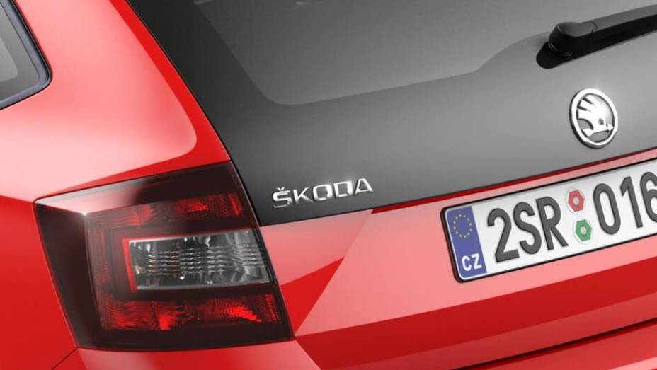 A vers&atilde;o Rapid Sportback GreenLine, equipada com um motor 1.6 TDI entrega 90 cv ter&aacute; um consumo de combust&iacute;vel de apenas 26,3 km/l e emiss&otilde;es de CO2 de 99 g/km | <a href="https://gutenberg.quatrorodas.abril.com.br/saloes/frankfurt/2013/skoda-rapid-spaceback-753268.s" rel="migration"></a>