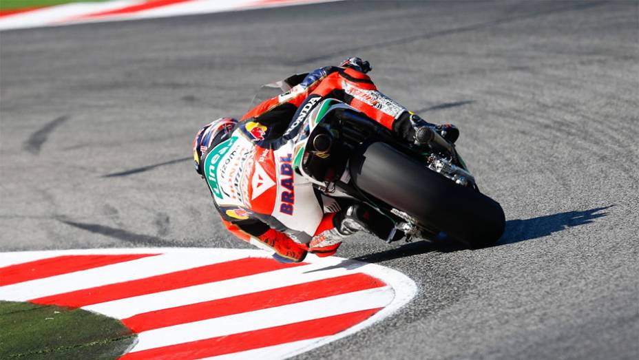 Stefan Bradl ficou com o nono tempo | <a href="https://gutenberg.quatrorodas.abril.com.br/moto/noticias/motogp-marquez-lidera-sexta-feira-misano-754019.shtml" rel="migration">Leia mais</a>