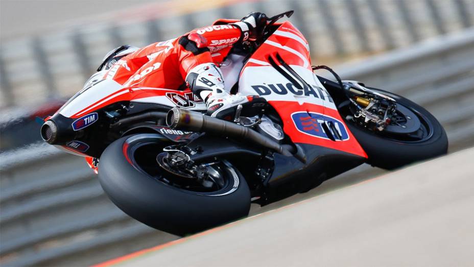 Andrea Dovizioso levou a Ducati ao oitavo lugar nesta sexta | <a href="https://gutenberg.quatrorodas.abril.com.br/moto/noticias/motogp-marquez-lidera-sexta-feira-aragon-755443.shtml" rel="migration">Leia mais</a>