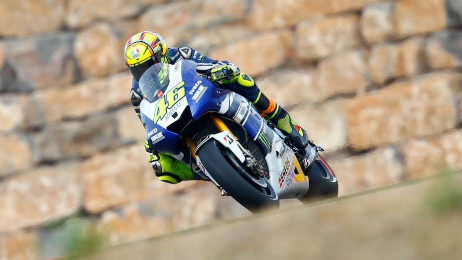 Valentino Rossi ficou com o quarto melhor tempo | <a href="https://gutenberg.quatrorodas.abril.com.br/moto/noticias/motogp-marquez-garante-pole-aragon-755537.shtml" rel="migration">Leia mais</a>