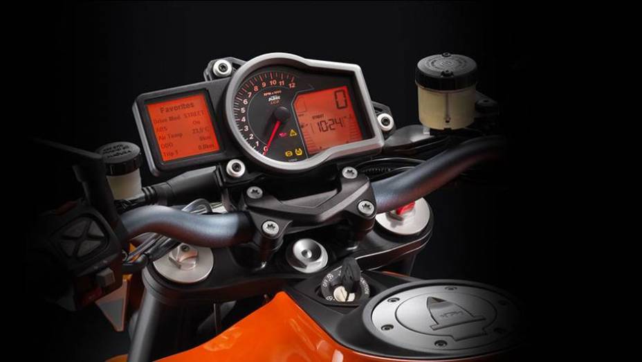 Detalhe do painel | <a href="https://gutenberg.quatrorodas.abril.com.br/moto/noticias/ktm-revela-1290-super-duke-r-2014-755875.shtml" rel="migration">Leia mais</a>