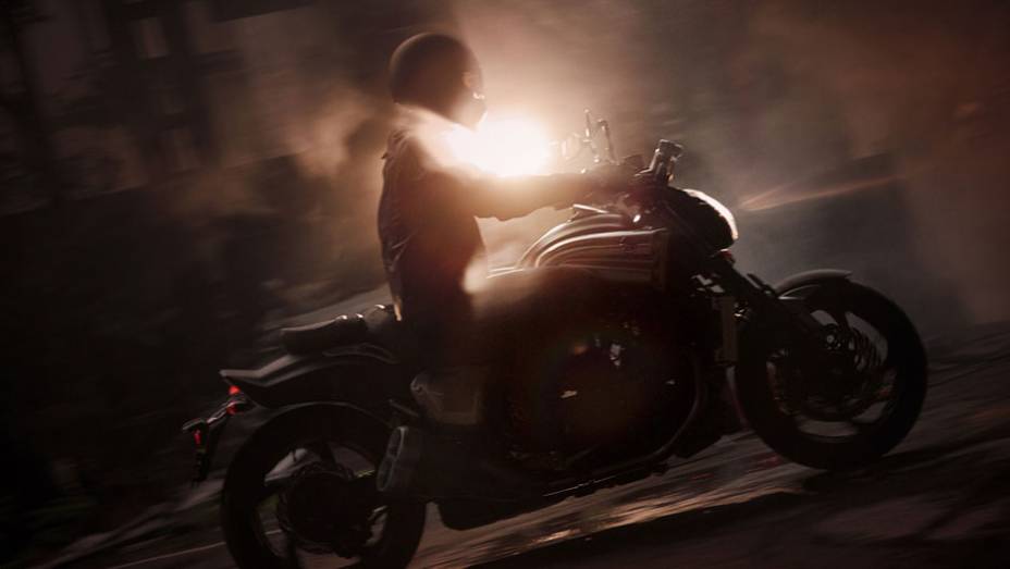 Com robustez e estilos &uacute;nicos, ela conta com um motor V4 de quatro tempos e 1.679 cilindradas | <a href="https://gutenberg.quatrorodas.abril.com.br/moto/noticias/tmax-destaque-yamaha-salao-duas-rodas-756402.shtml" rel="migration">Leia mais</a>